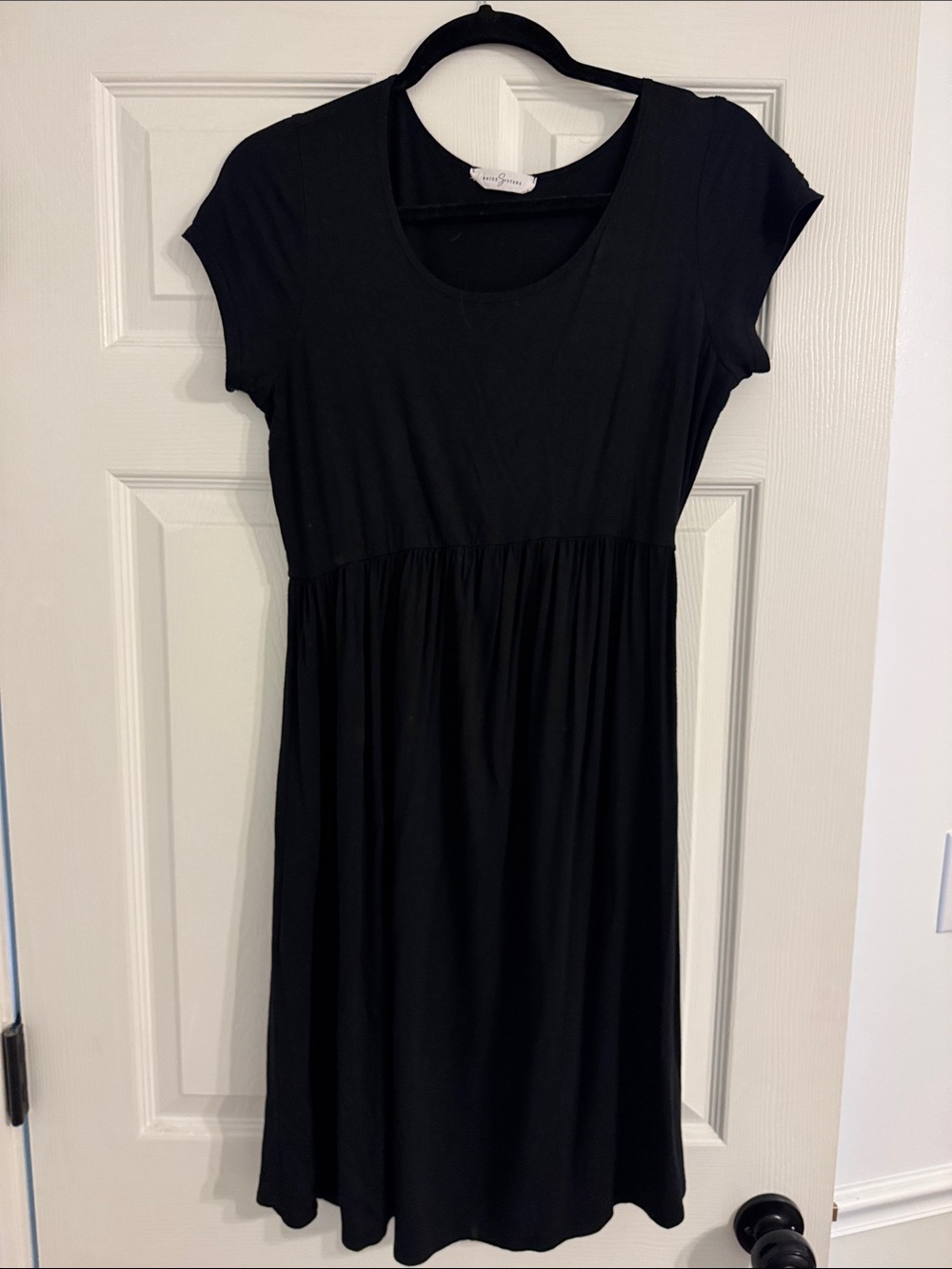 Black Short-Sleeve Scoop Neck Midi Dress